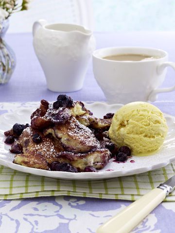 Blaubeer-Schmarrn mit Vanilleeis