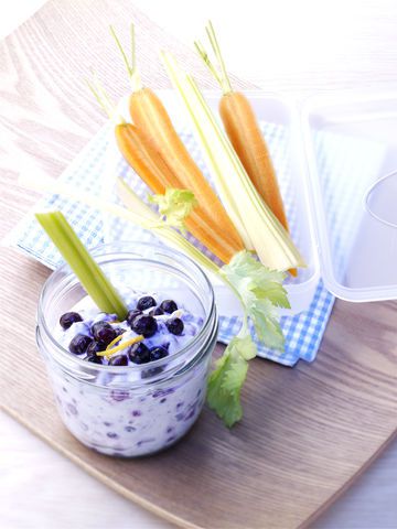 Gemüsesticks mit Blaubeer-Creme