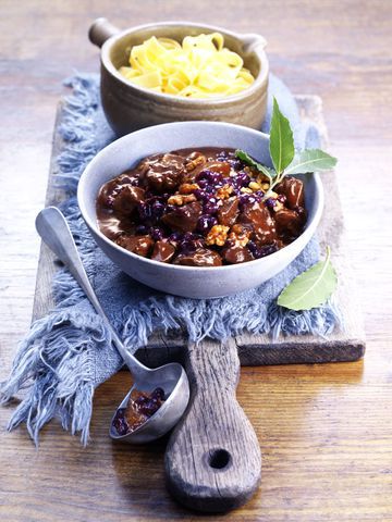Hasengulasch mit Blaubeeren