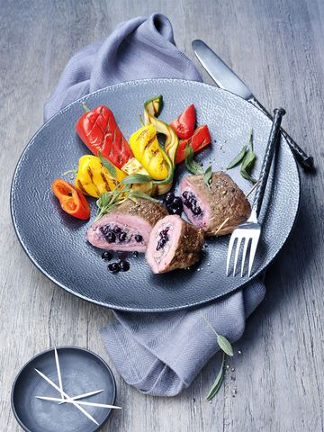 Blaubeer-Lamm-Saltimbocca mit Grillgemüse