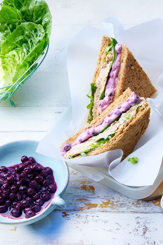 Thunfisch-Blaubeercreme Sandwich