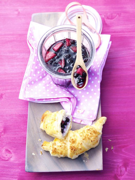 Croissants mit Blaubeer-Apfel-Marmelade