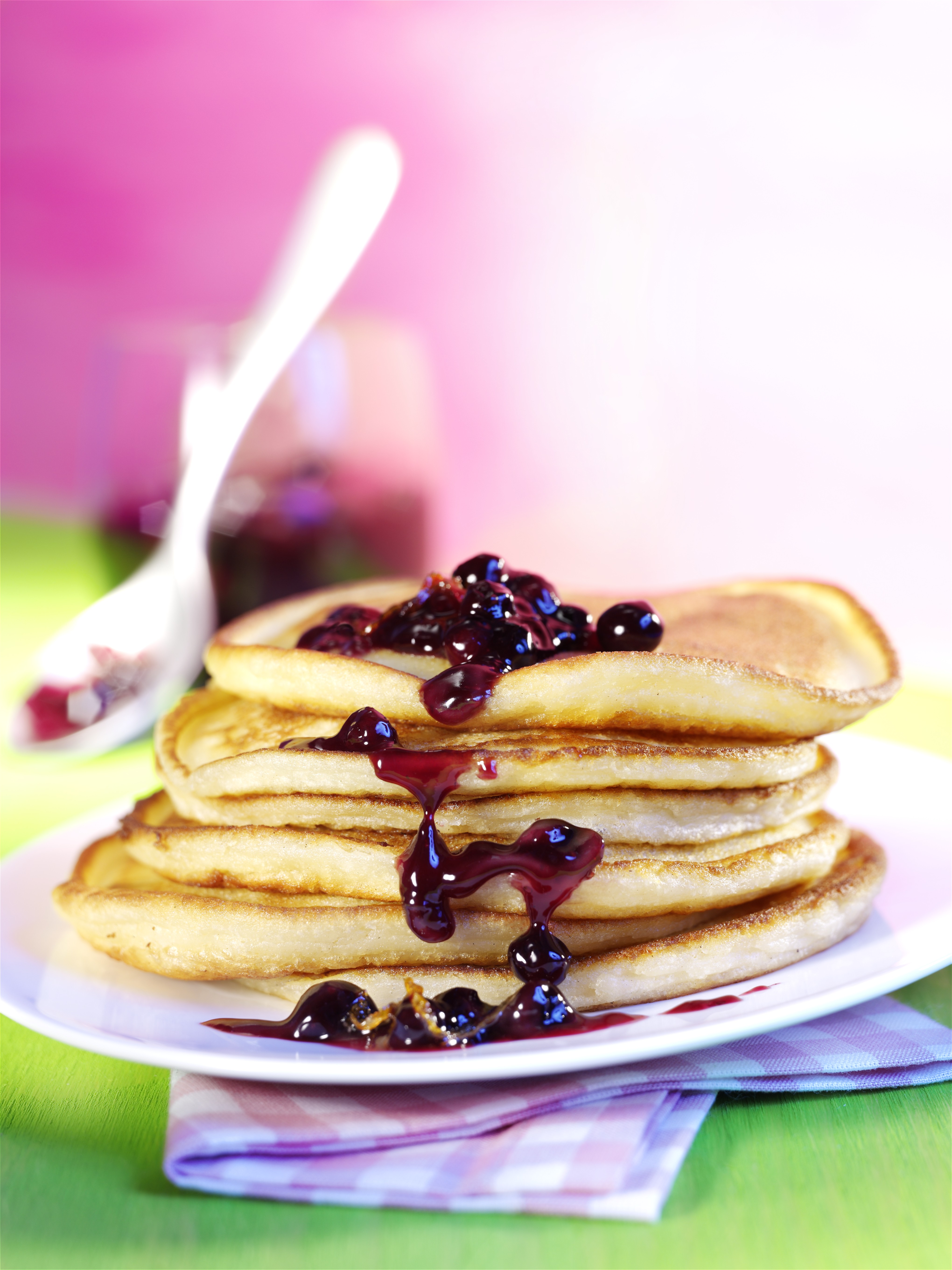 Pancakes mit Orangen-Blaubeer-Sauce