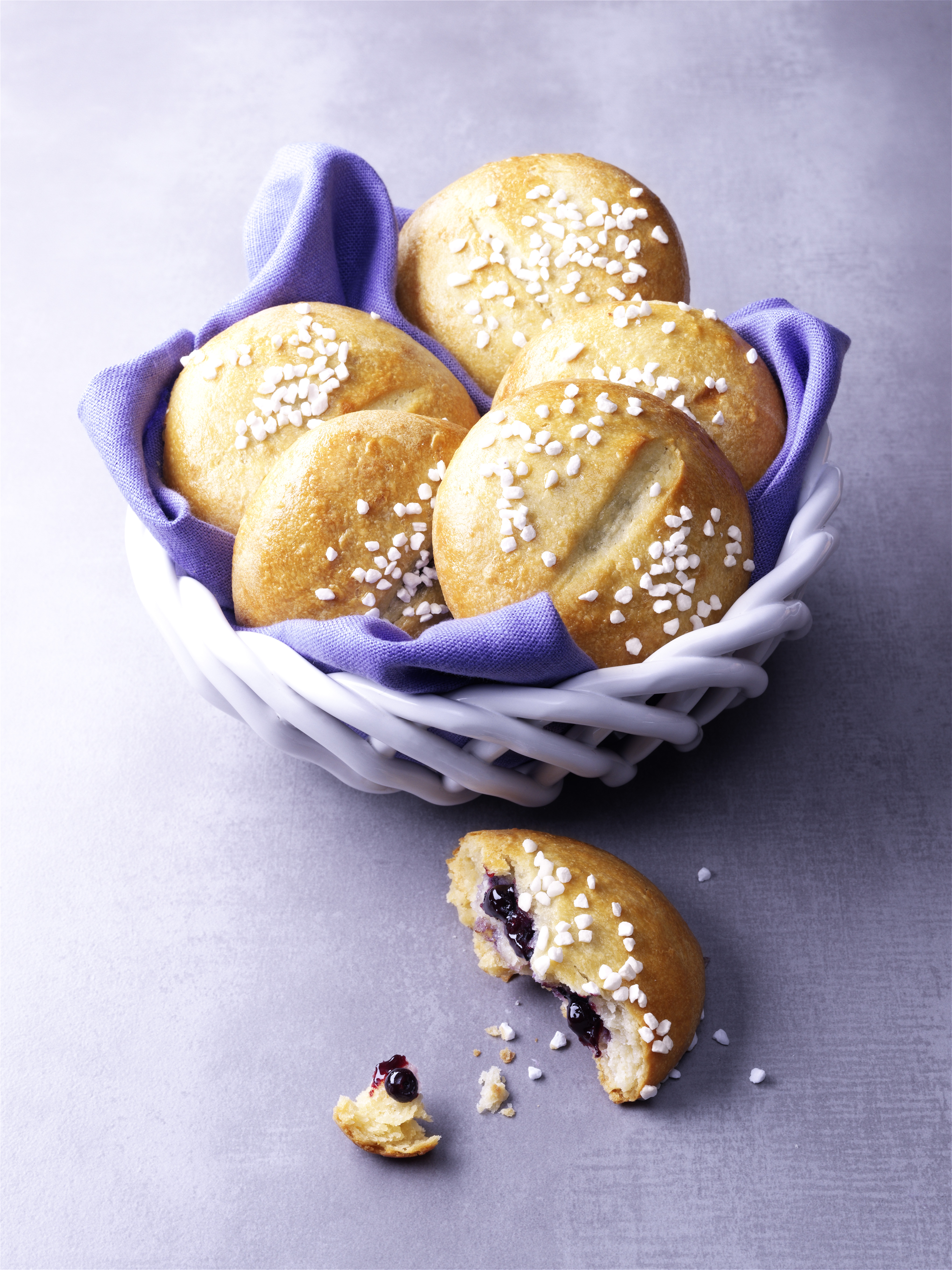 Süße Quarkbrötchen mit Blaubeeren