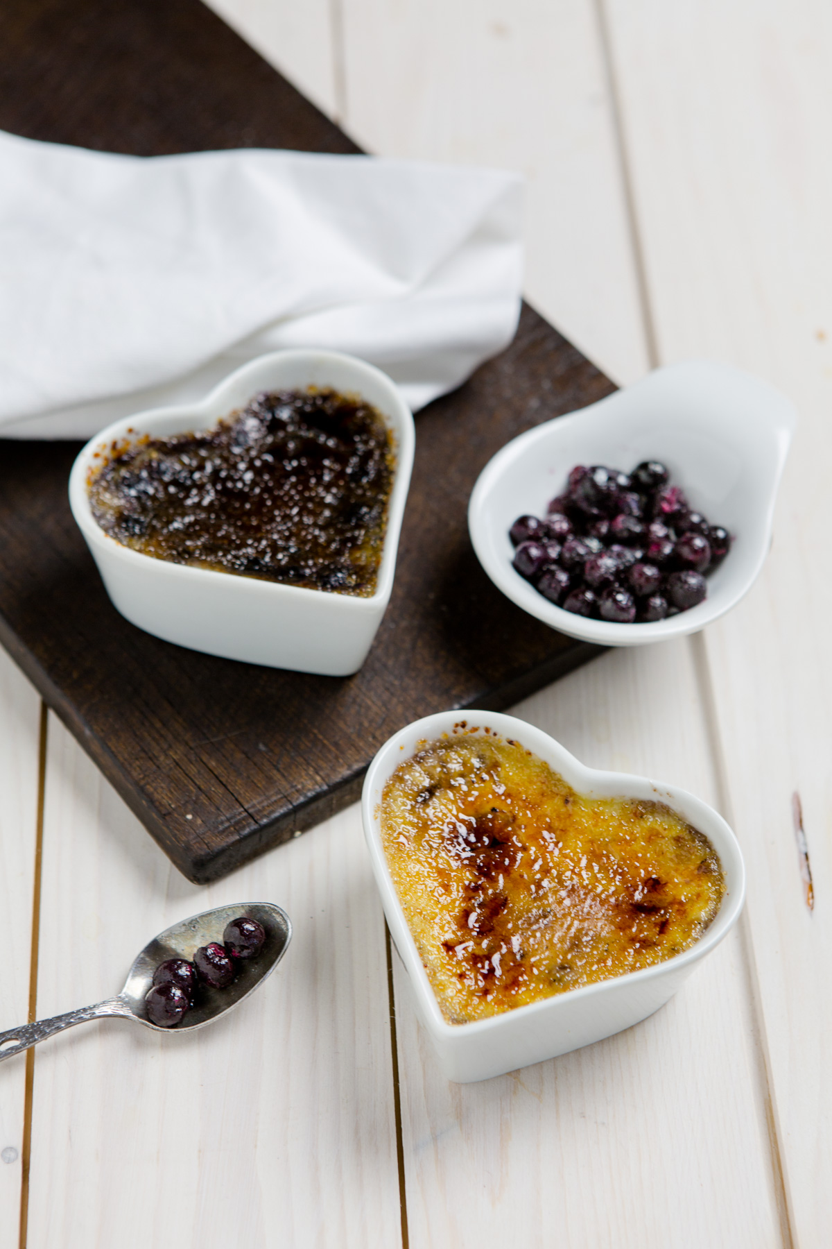 Crème Brûlée mit wilden Blaubeeren